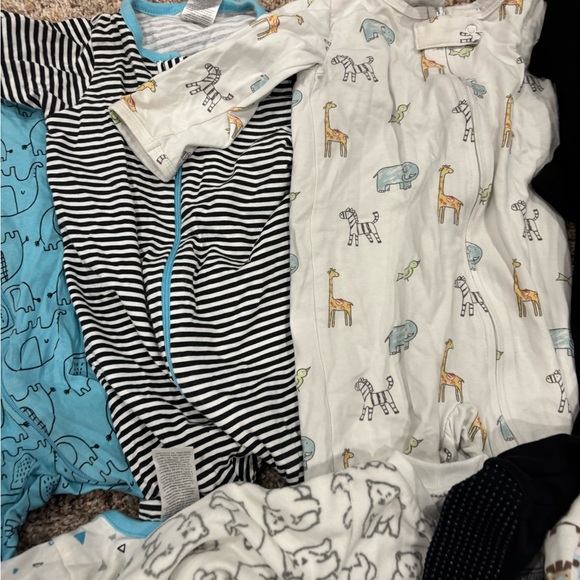 Assorted 3-6 month pajamas - Picture 8 of 9